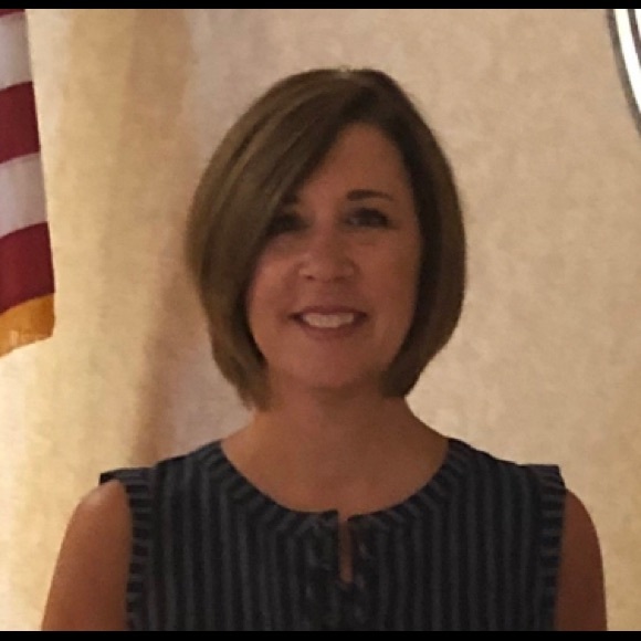 Welcome to my closet! ๐ - Picture 2 of 3